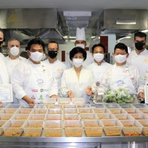 Food charity drive with chefs and gastronomy members