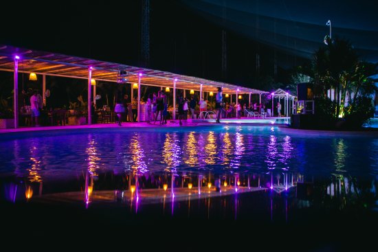 partying-at-dib-club_jpg