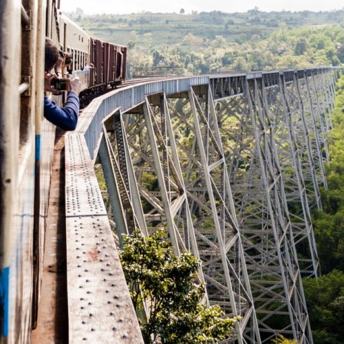 Train-crossing-Gokteik--or-Gok-Teik-viaduct-Myanmar